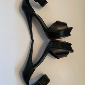 Size 38 1/2 WOMAN PRE -WORN YVES SAINT LAURENT BLACK PLATFORM ANKLE HEELS WOW💃